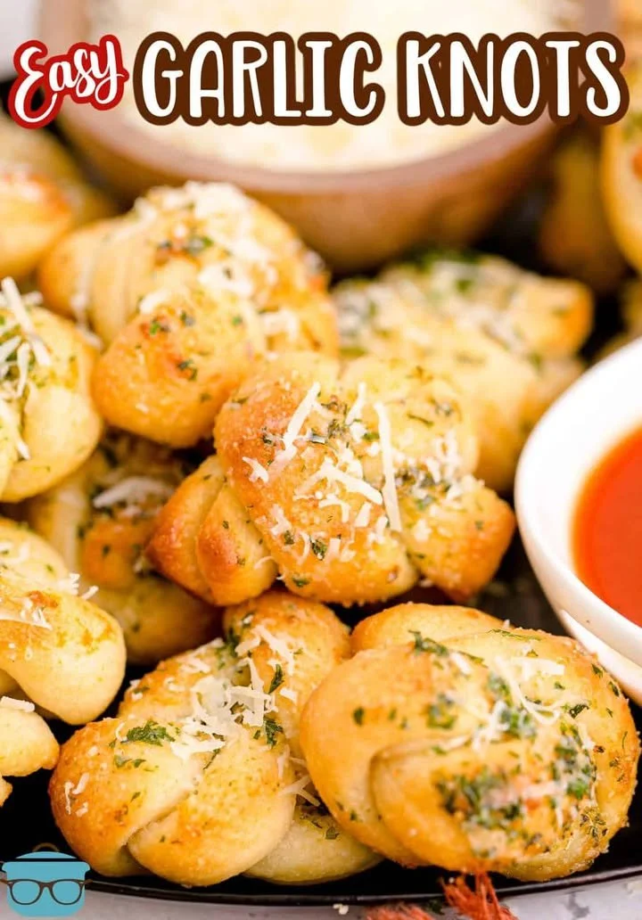 Freshly baked easy garlic knots served with marinara sauce.