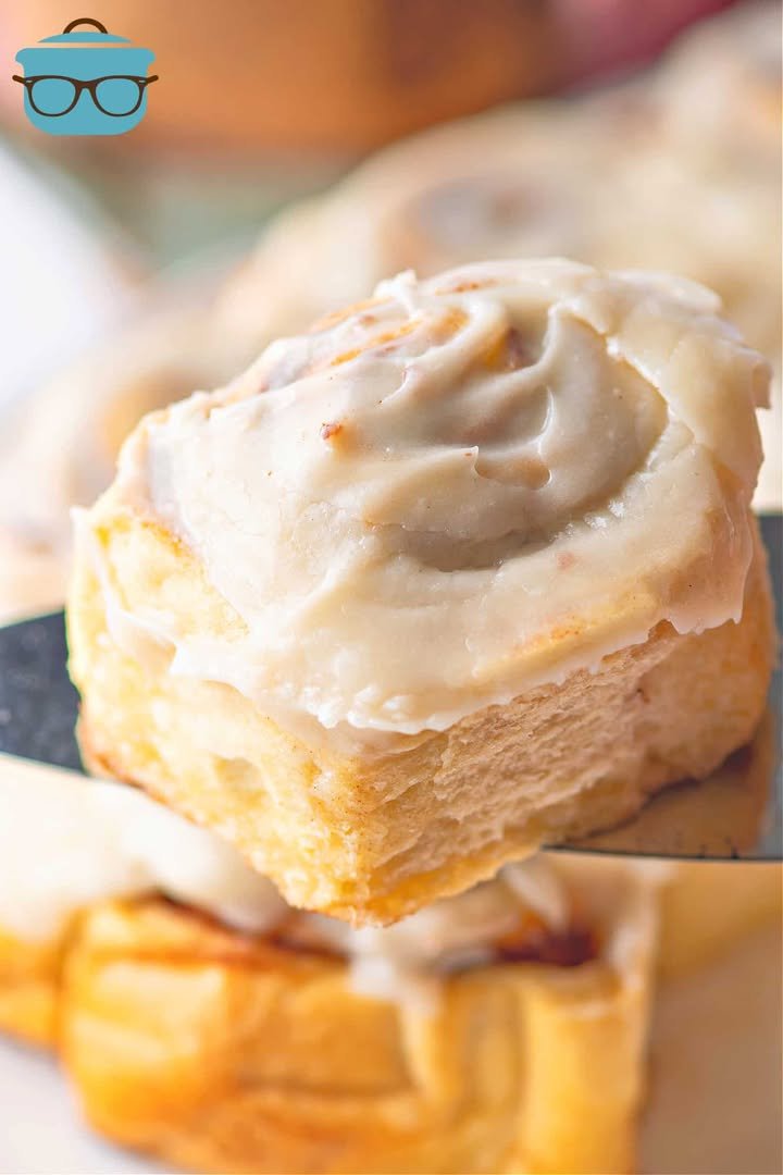Homemade Crock Pot Cinnamon Rolls