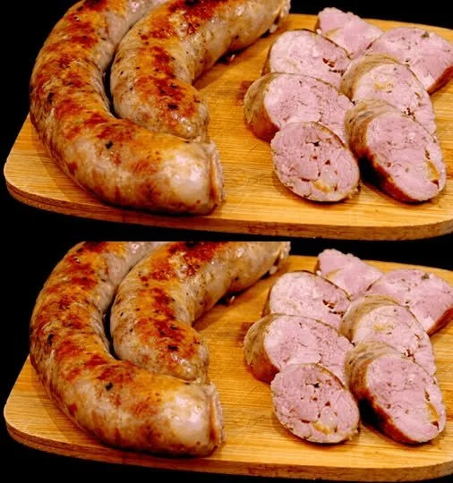 Cârnați de casă din carne de porc Cârnați de casă din carne de porc proaspătă și condimentată