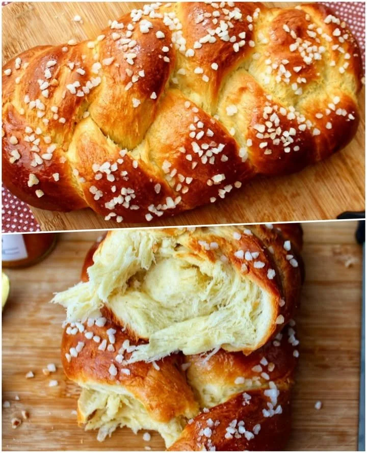 Pâine împletită cu unt, dulce și pufoasă Pâine împletită cu unt, dulce și pufoasă, proaspăt scoasă din cuptor.