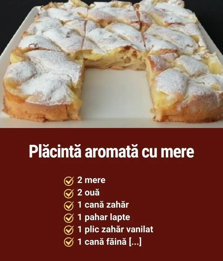 Plăcintă cu mere aromată proaspăt coaptă, servită cu o înghețată delicioasă.